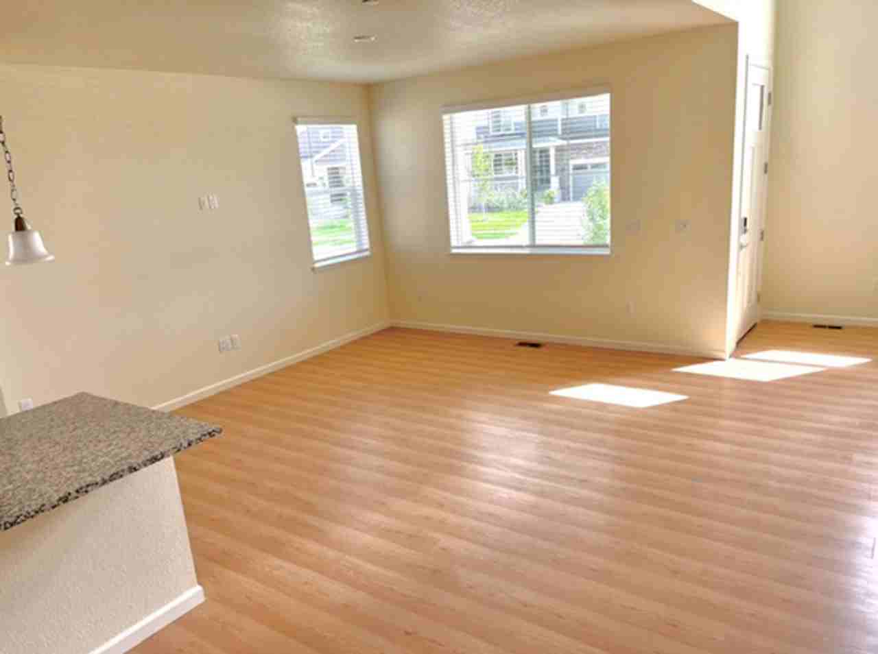 1138 Hornet Dr - Photo 7 of 35