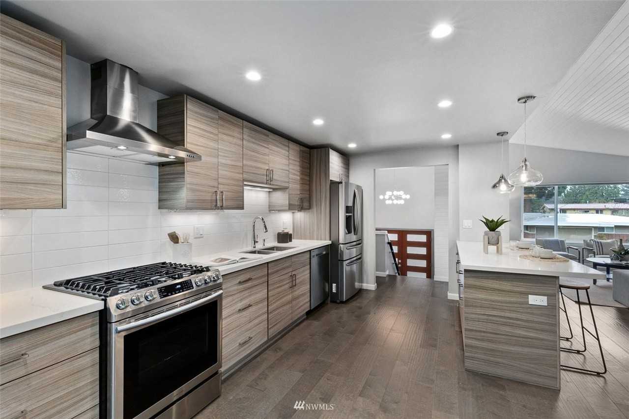 12632 Se 61st St - Photo 3 of 32