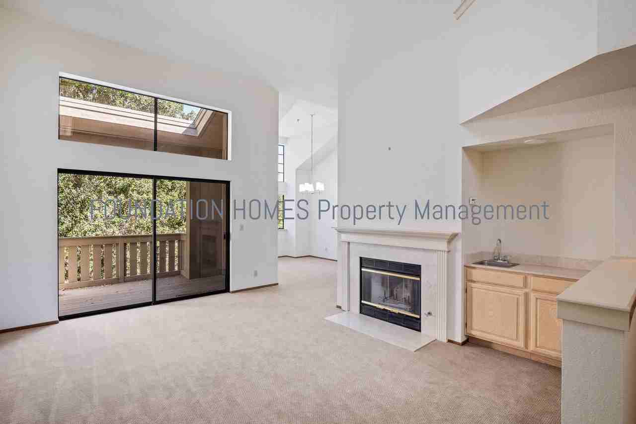 130 Pelican Ln - Photo 3 of 17