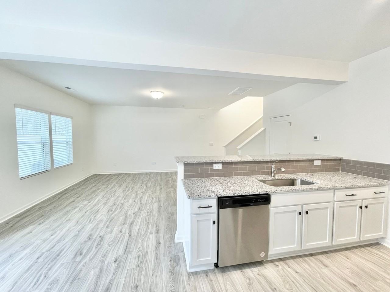 348 Pearl St - Photo 2 of 9