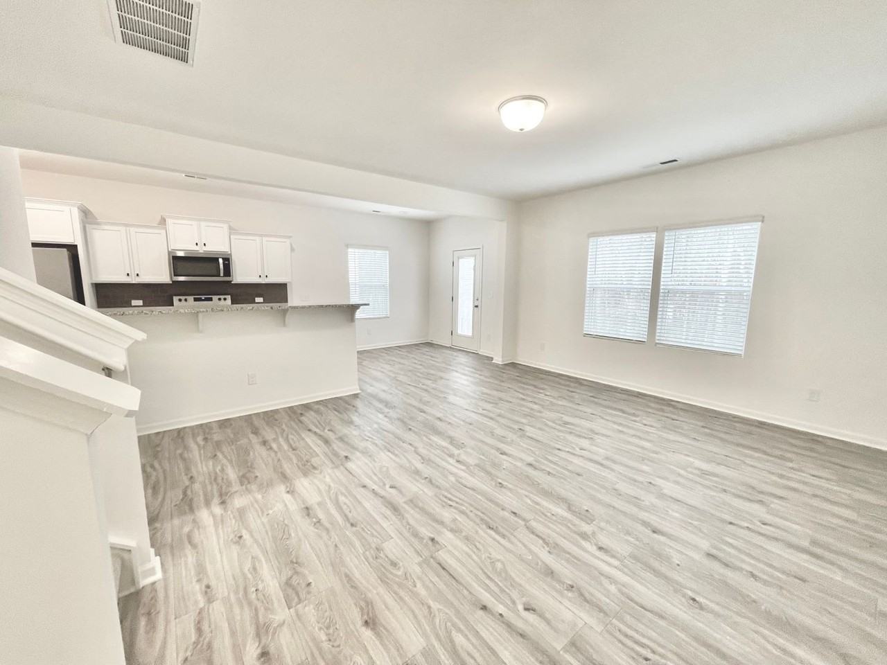 348 Pearl St - Photo 3 of 9