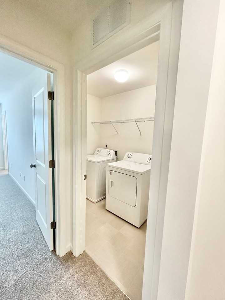 348 Pearl St - Photo 6 of 9