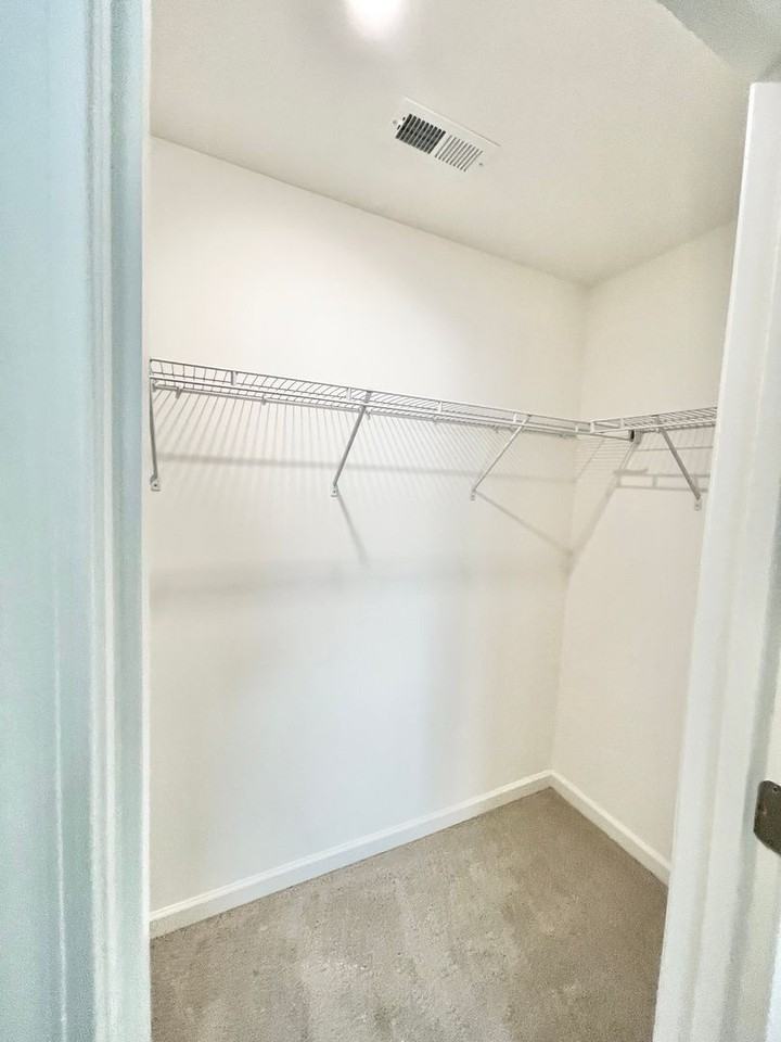 348 Pearl St - Photo 7 of 9