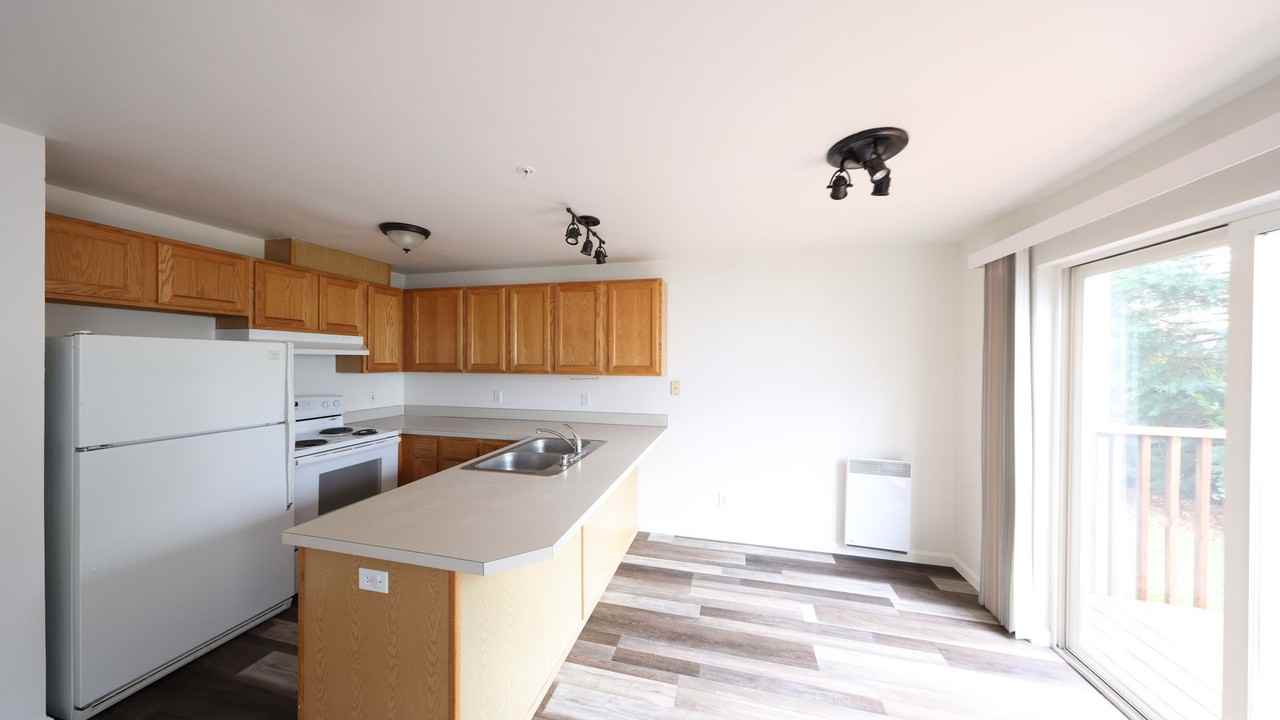 434 S Oak Harbor St - Photo 2 of 8