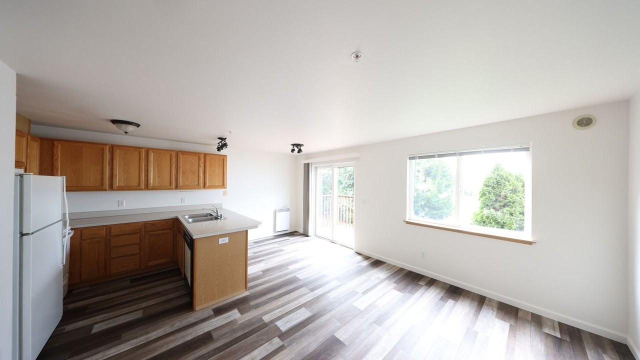 434 S Oak Harbor St - Photo 3 of 8