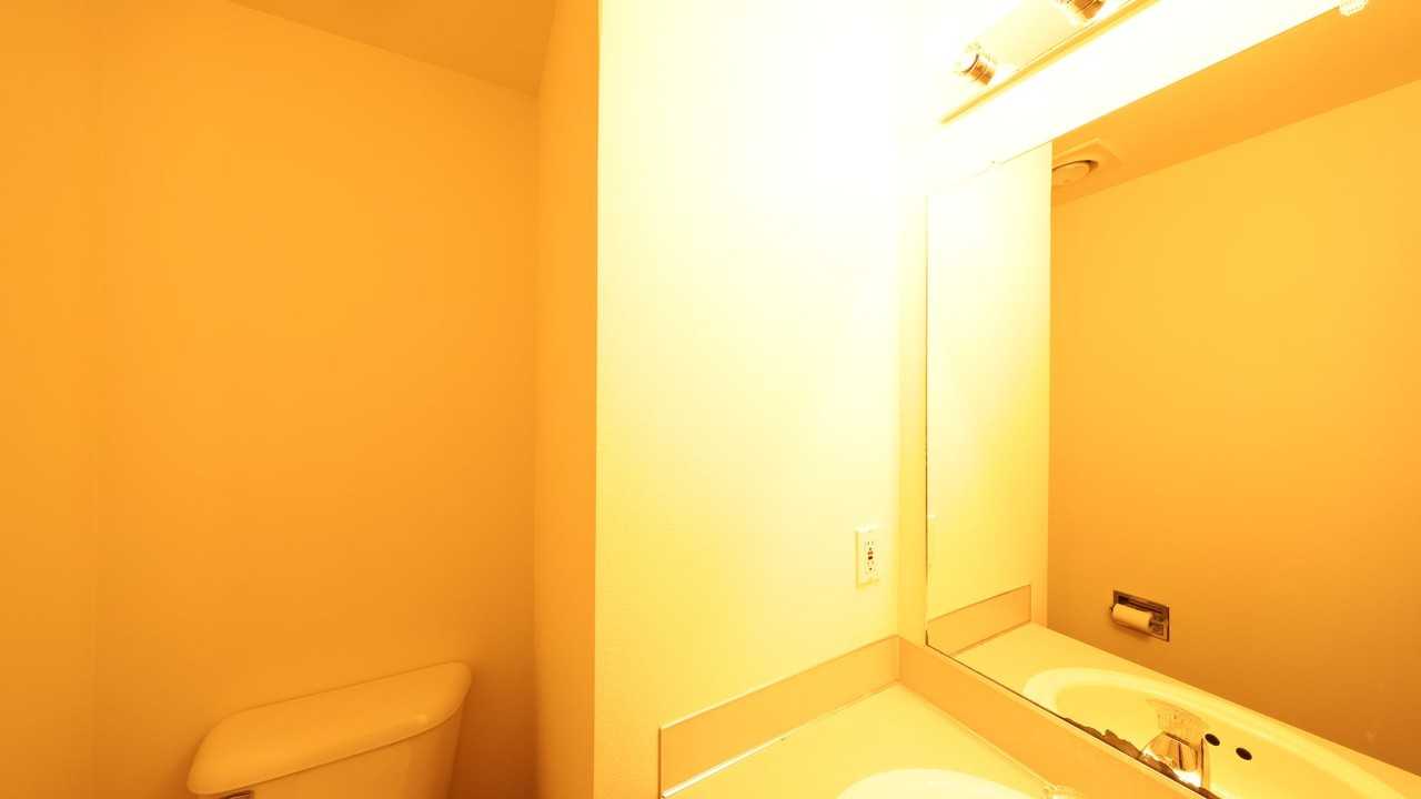 434 S Oak Harbor St - Photo 4 of 8