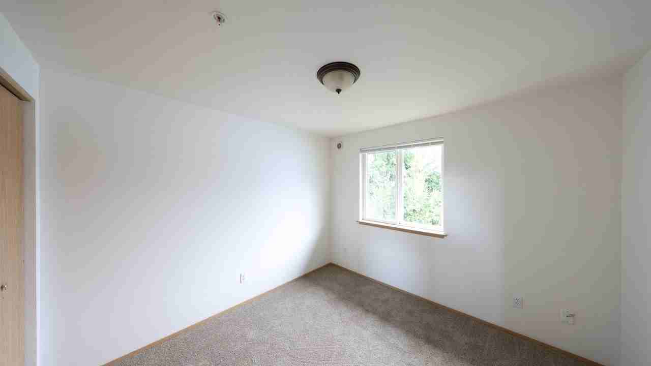 434 S Oak Harbor St - Photo 5 of 8