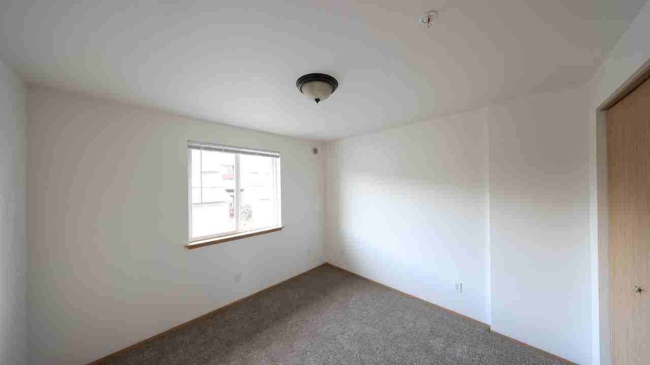 434 S Oak Harbor St - Photo 6 of 8