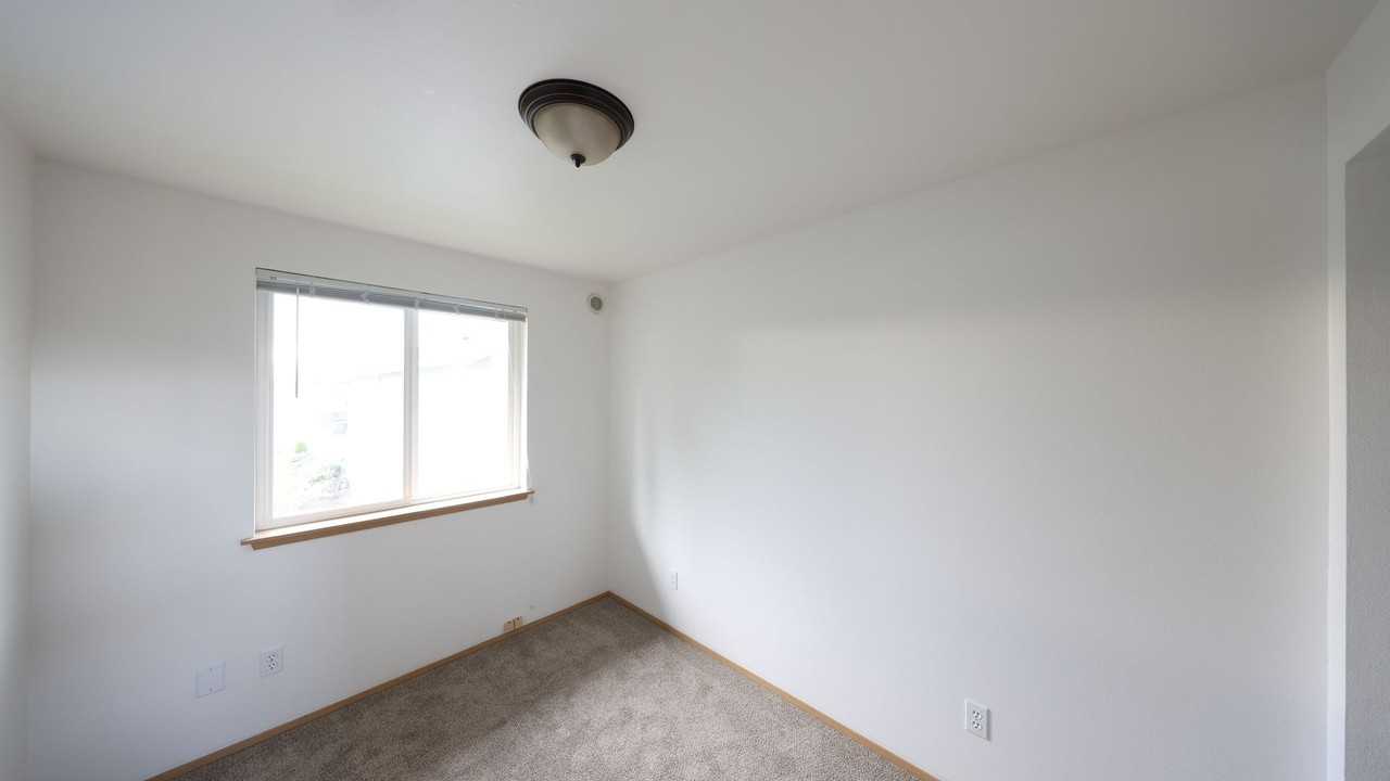 434 S Oak Harbor St - Photo 7 of 8