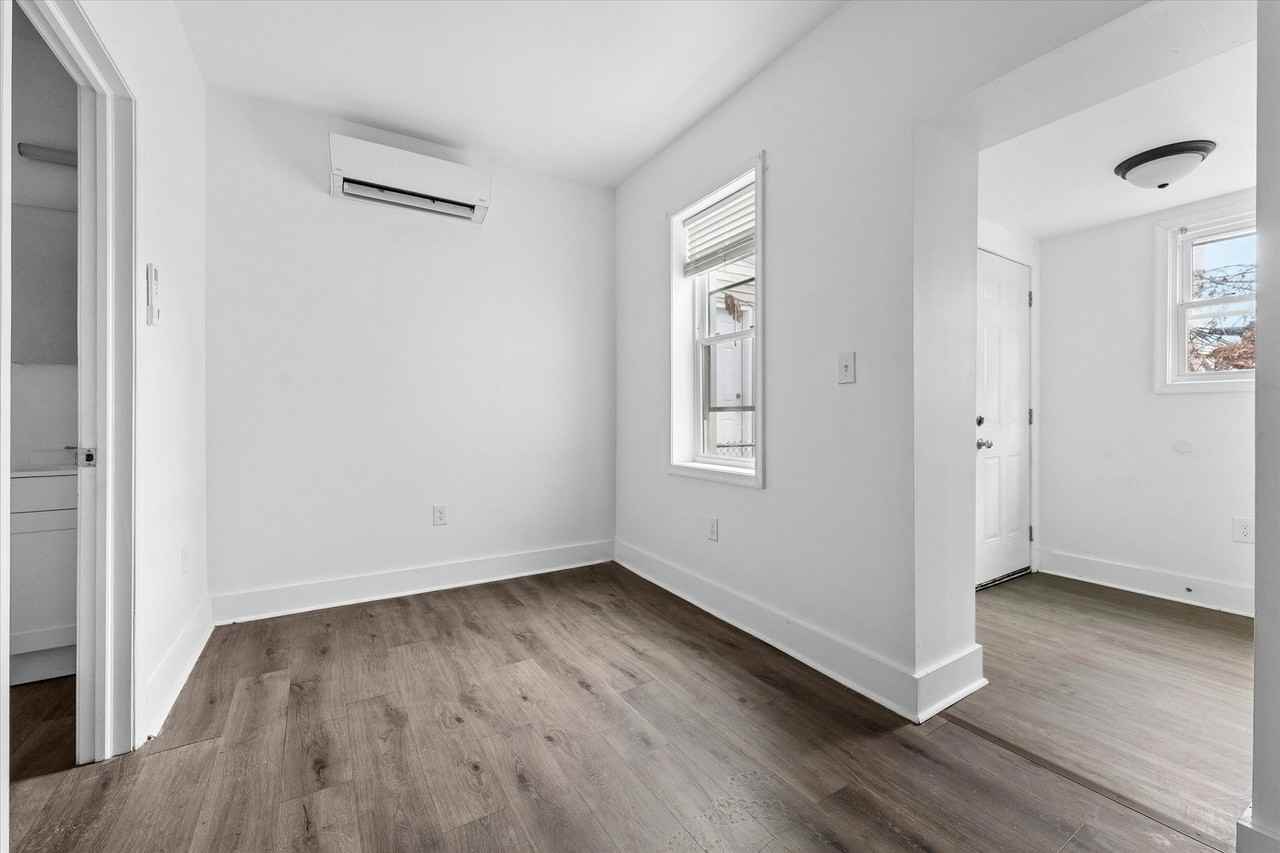 3337 Argyle St - Photo 2 of 13