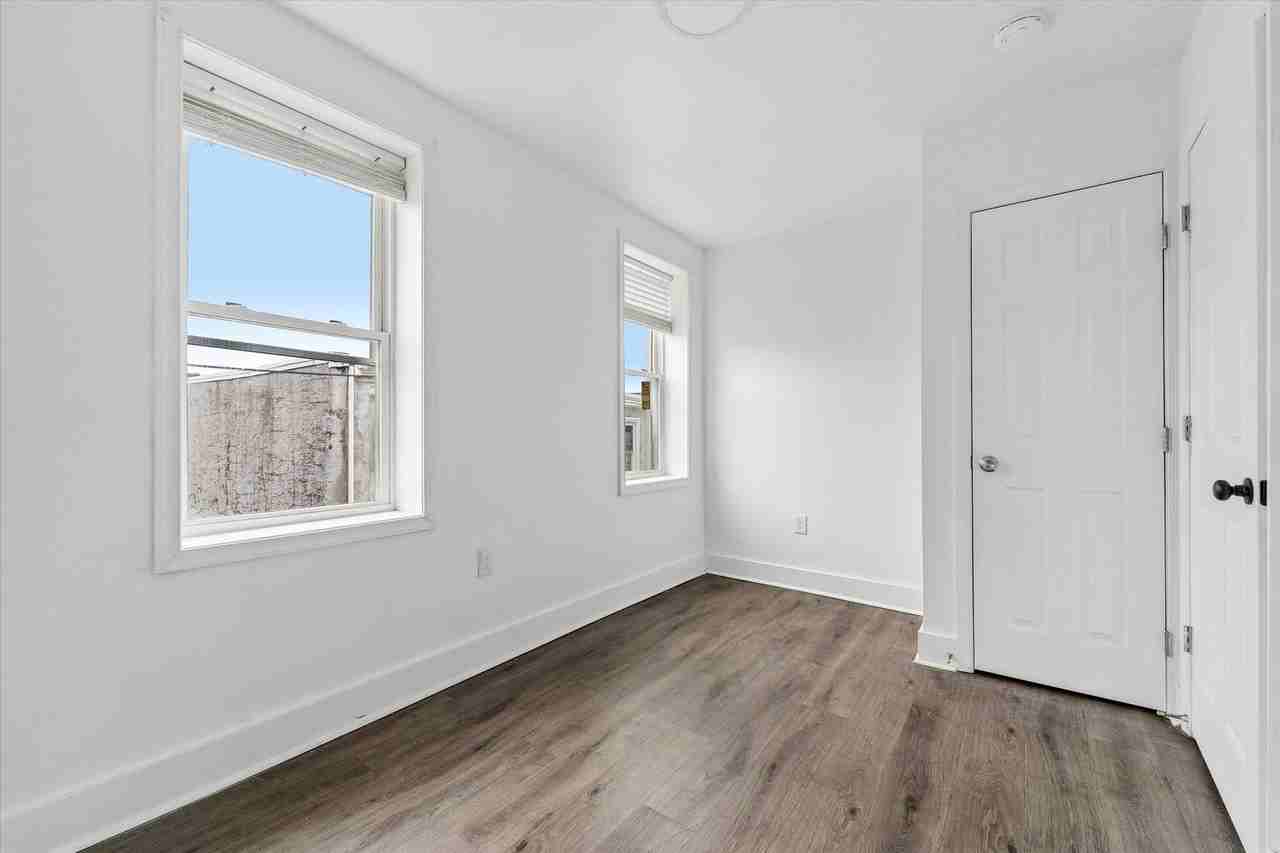 3337 Argyle St - Photo 4 of 13