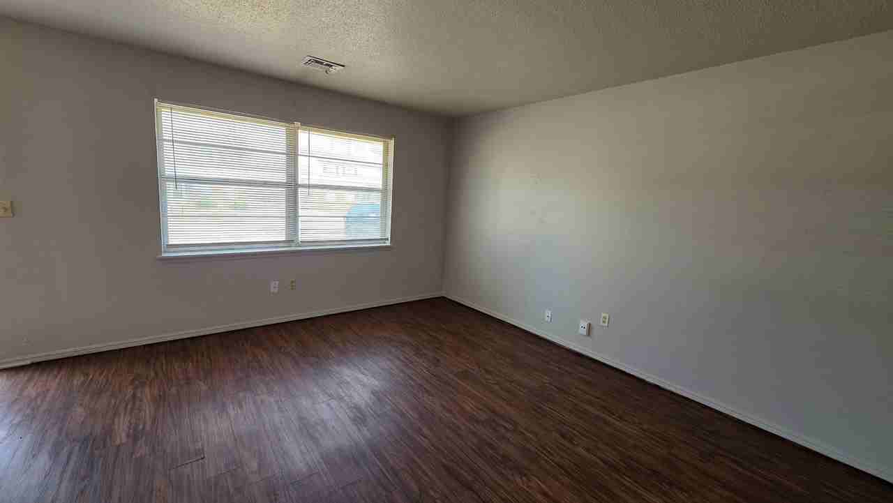 2610 Elwood Dr - Photo 3 of 18