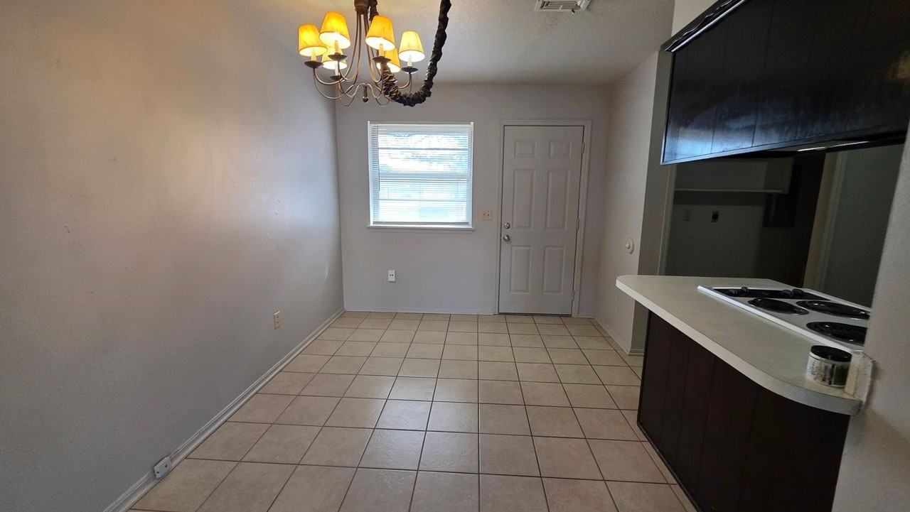 2610 Elwood Dr - Photo 4 of 18