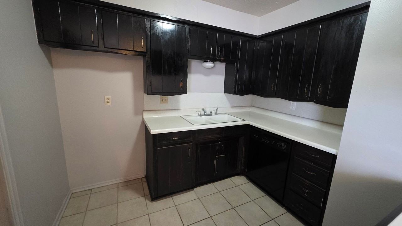 2610 Elwood Dr - Photo 6 of 18