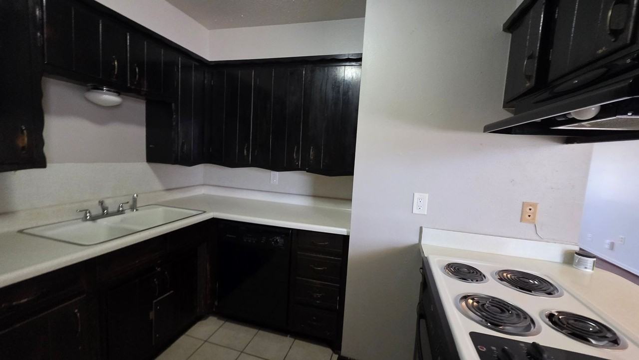 2610 Elwood Dr - Photo 7 of 18