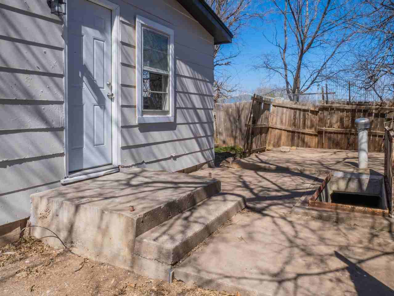 1209 Sw G Ave - Photo 4 of 15