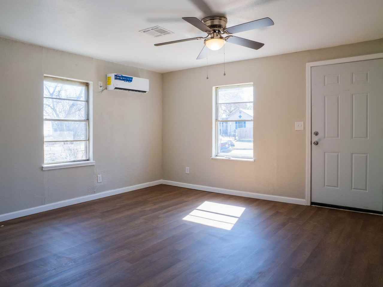 1209 Sw G Ave - Photo 5 of 15