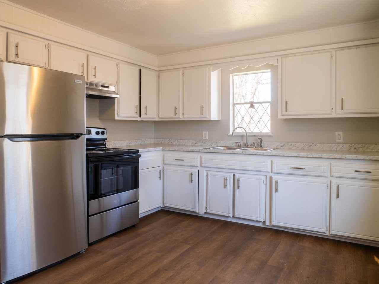 1209 Sw G Ave - Photo 7 of 15