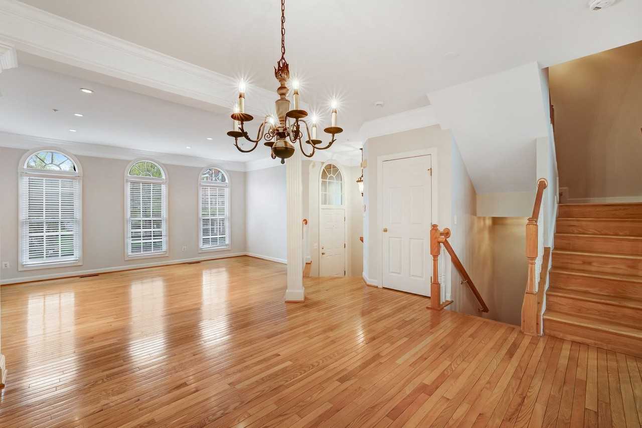 709 Catts Tavern Dr - Photo 5 of 35