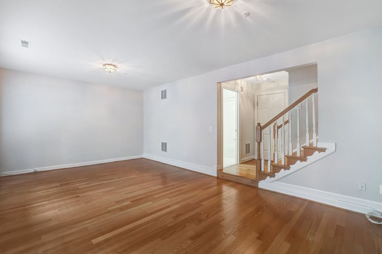 709 Catts Tavern Dr - Photo 6 of 35