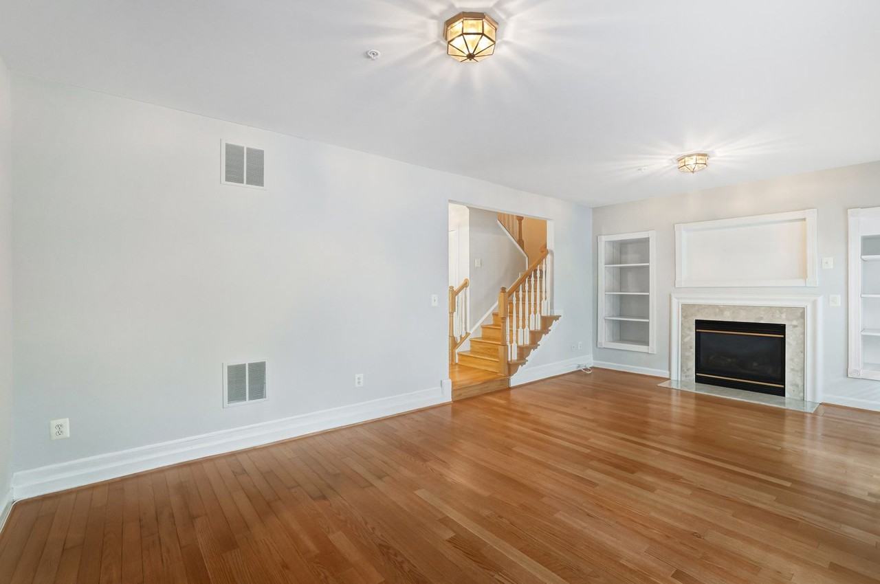 709 Catts Tavern Dr - Photo 7 of 35