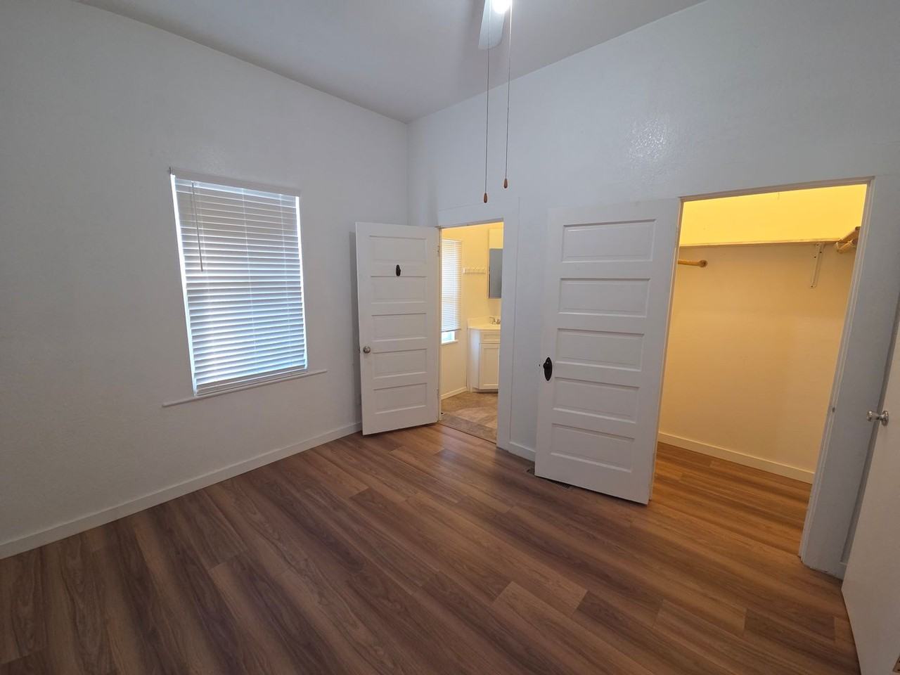 407 6th St - Photo 3 of 32