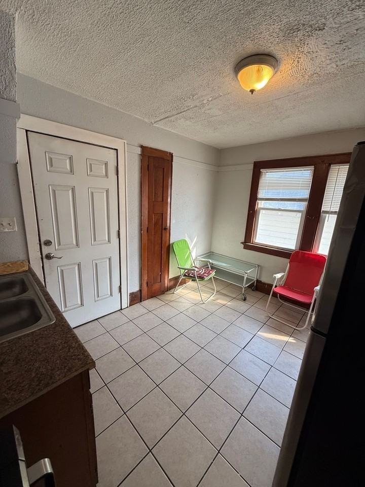 3600 N Vel R Phillips Ave - Photo 3 of 11