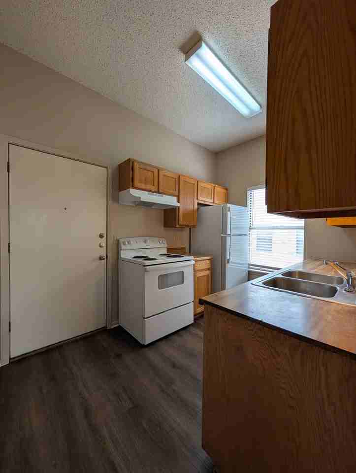 1023 Wood Rd - Photo 7 of 28