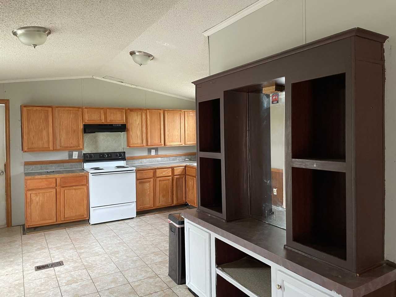 395 Pigeon Rd - Photo 2 of 12