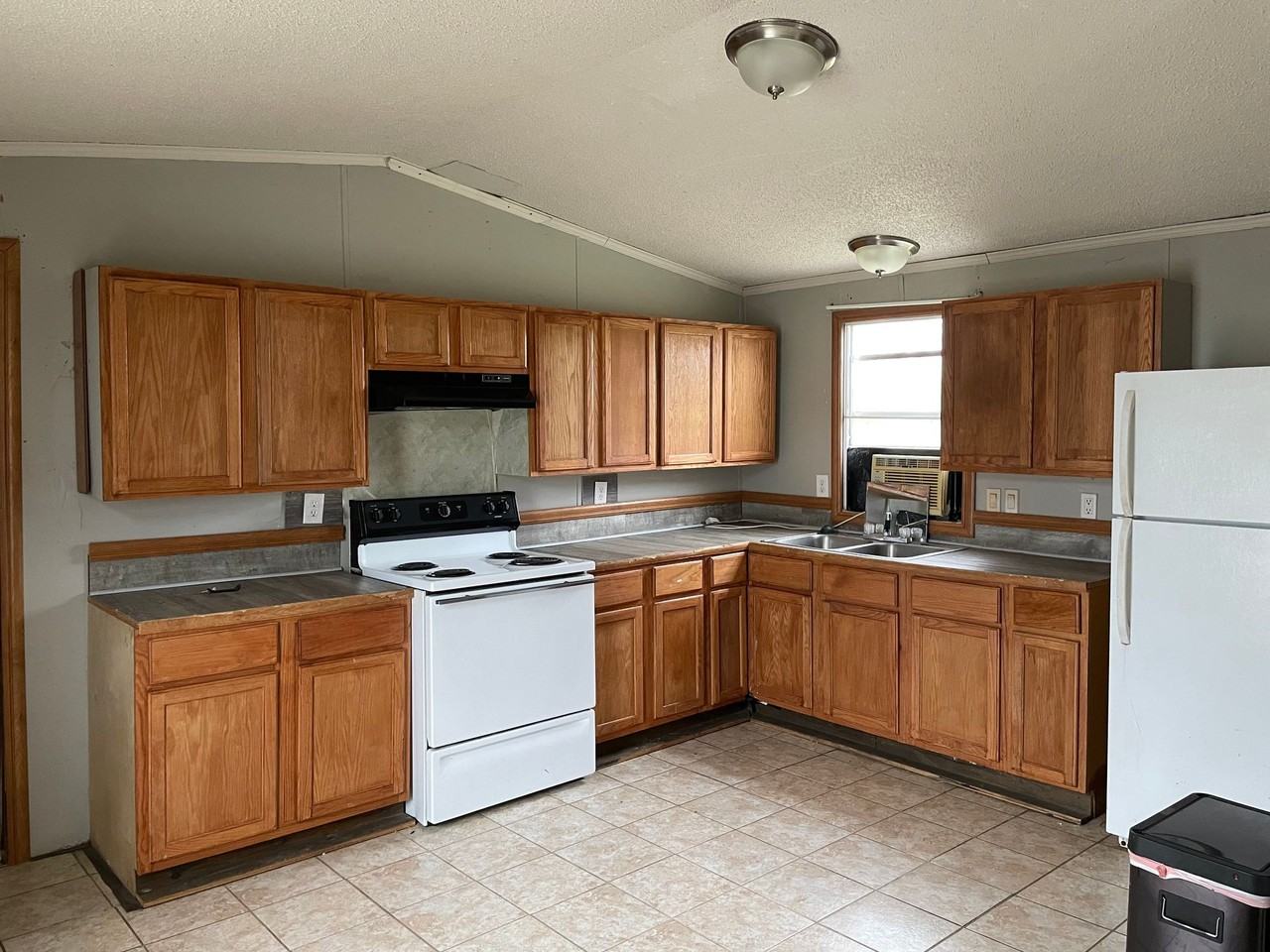 395 Pigeon Rd - Photo 3 of 12