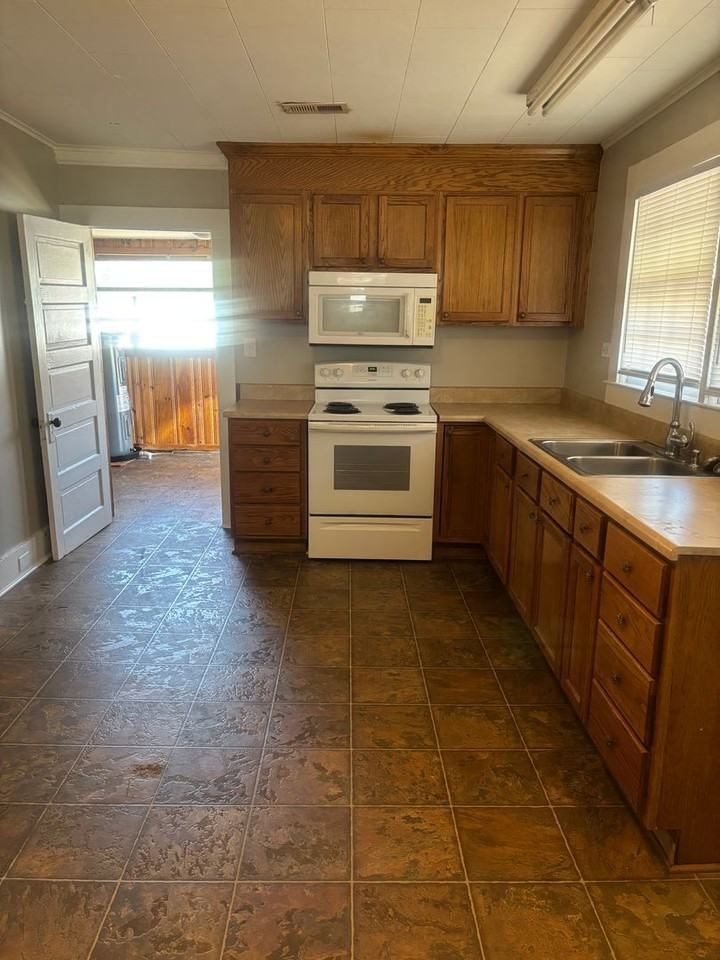 2063 Chesnee Hwy - Photo 6 of 15