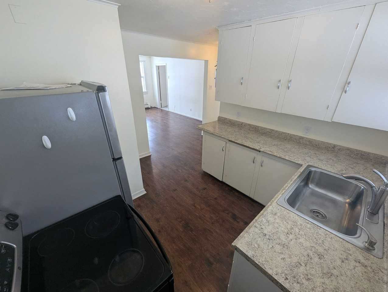 310 Irwin St - Photo 5 of 17