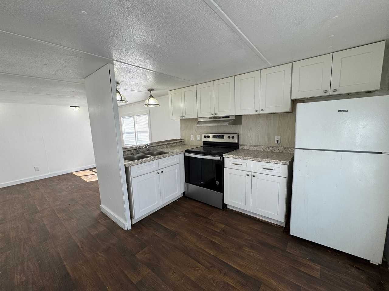 202 Irvin Ave Nw - Photo 2 of 9