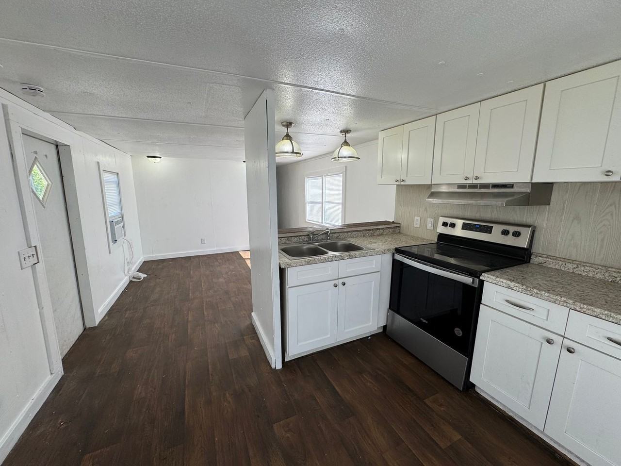 202 Irvin Ave Nw - Photo 3 of 9