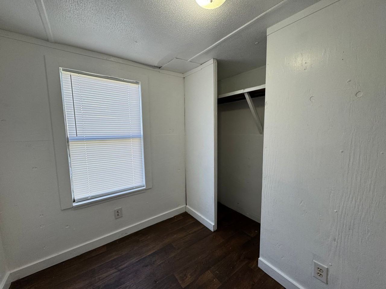 202 Irvin Ave Nw - Photo 5 of 9