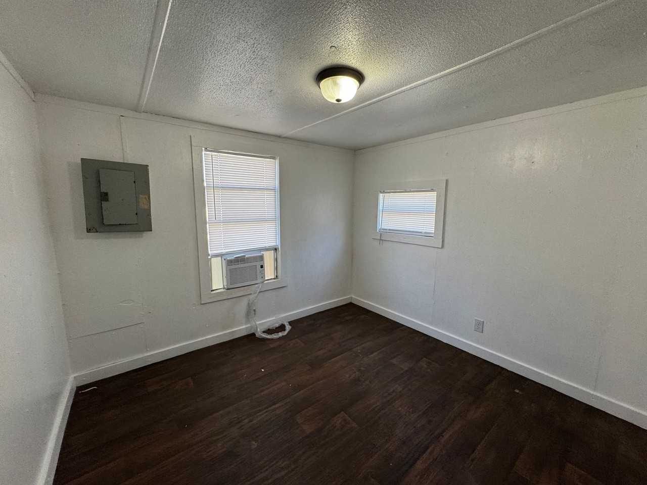 202 Irvin Ave Nw - Photo 7 of 9