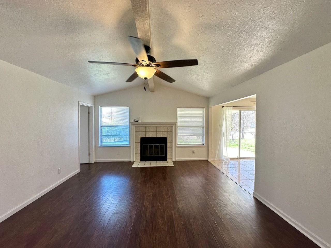 1202 Goodhue Dr - Photo 3 of 24