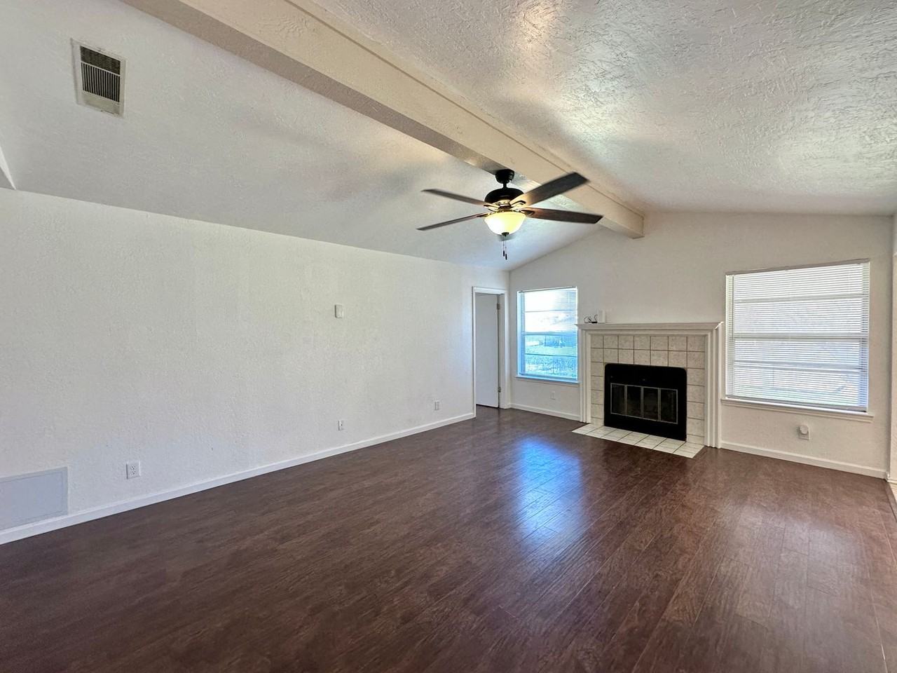 1202 Goodhue Dr - Photo 4 of 24