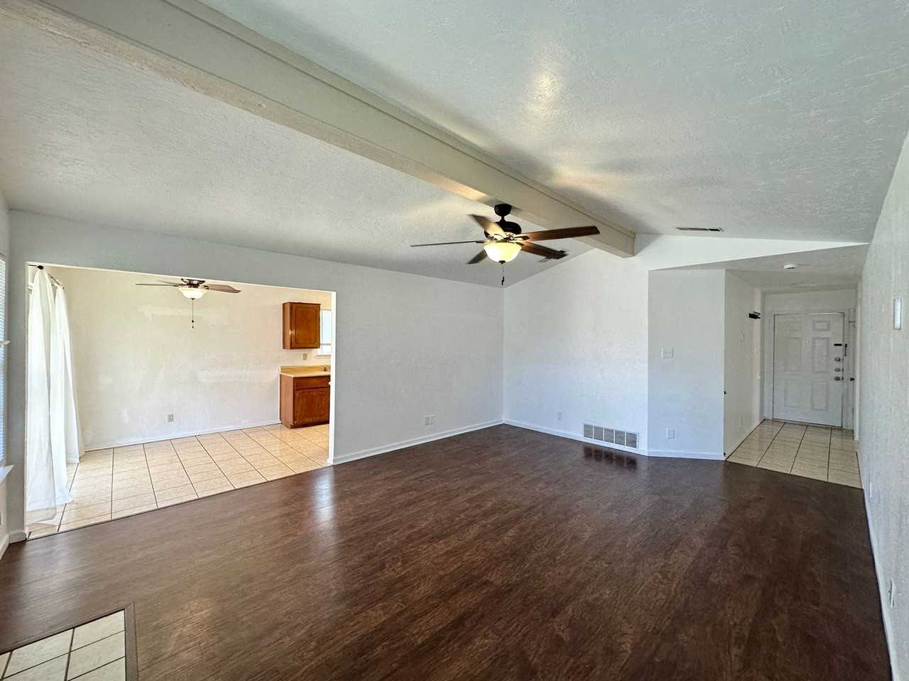 1202 Goodhue Dr - Photo 5 of 24