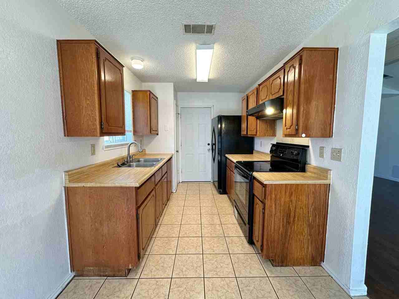 1202 Goodhue Dr - Photo 7 of 24