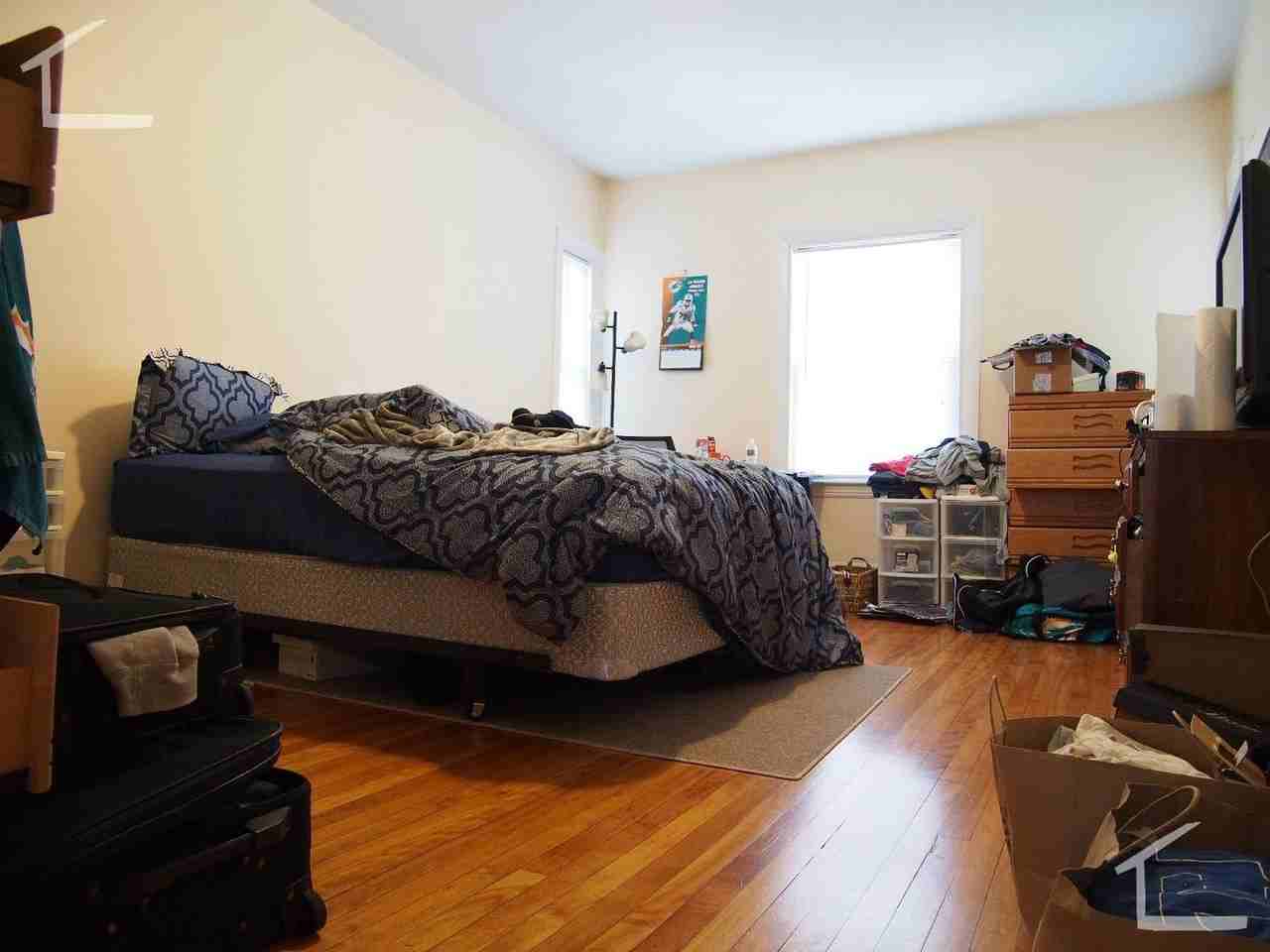 28 Brooks St - Photo 2 of 8