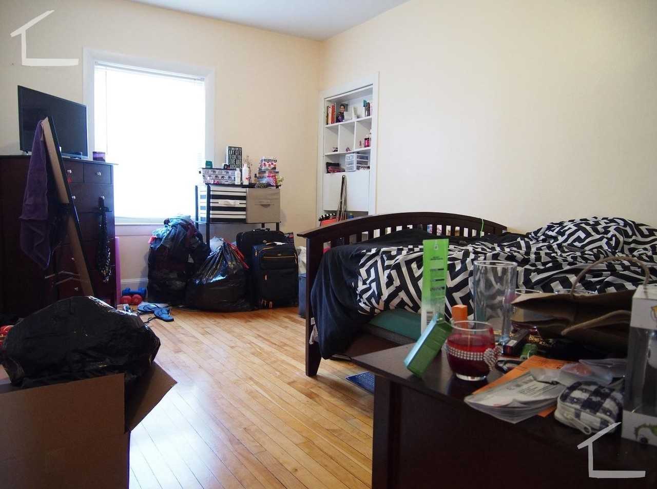 28 Brooks St - Photo 3 of 8