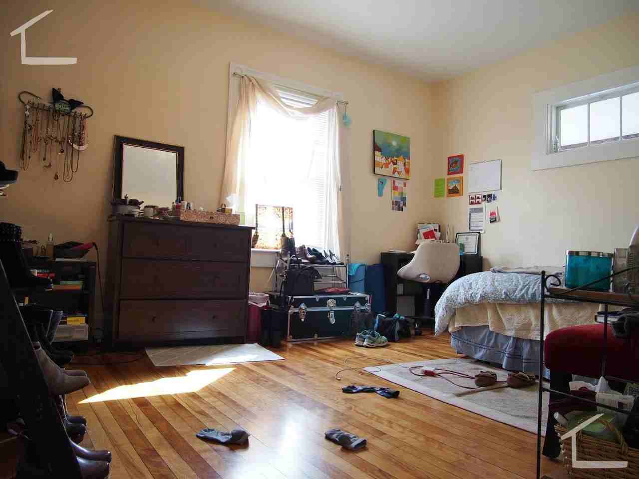 28 Brooks St - Photo 4 of 8