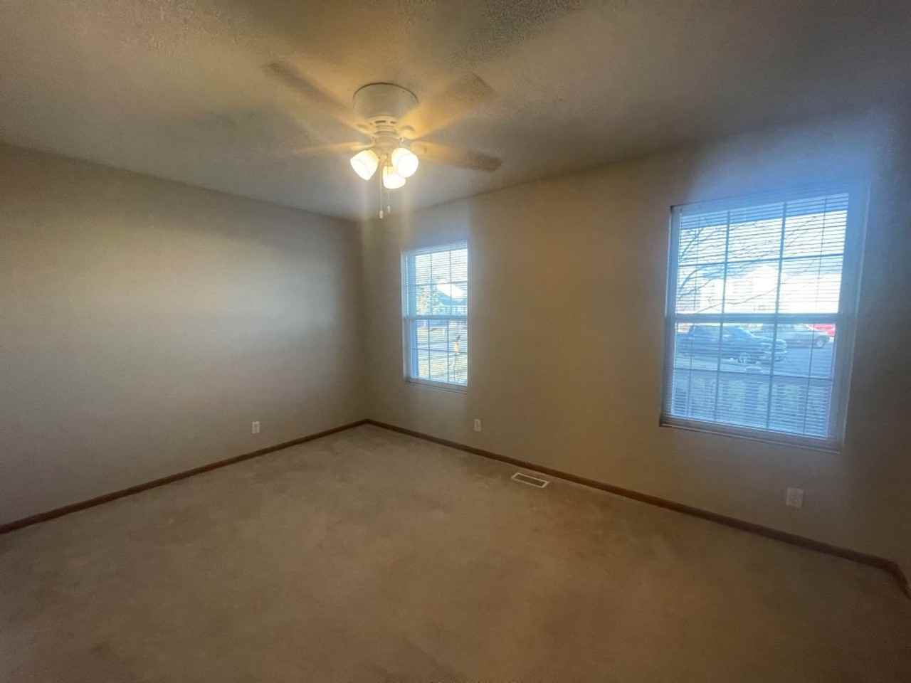 13606 S 29th Cir - Photo 6 of 17