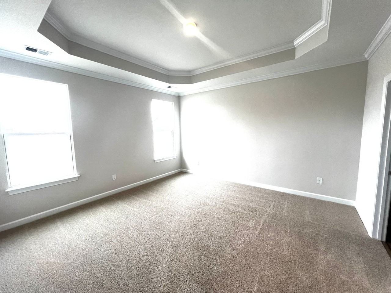 1260 Saxon Ct - Photo 6 of 20