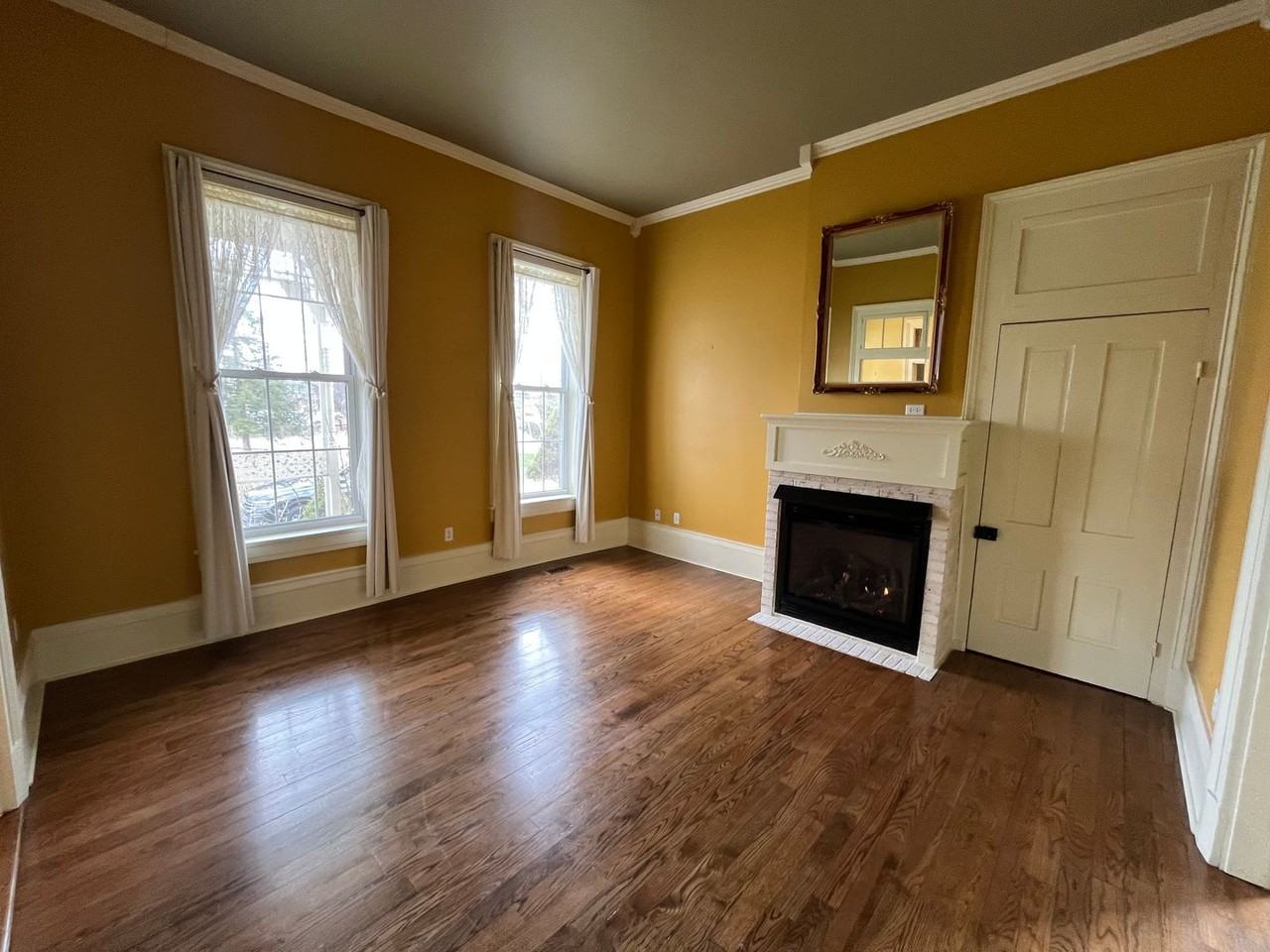 348 S Morton St - Photo 7 of 34