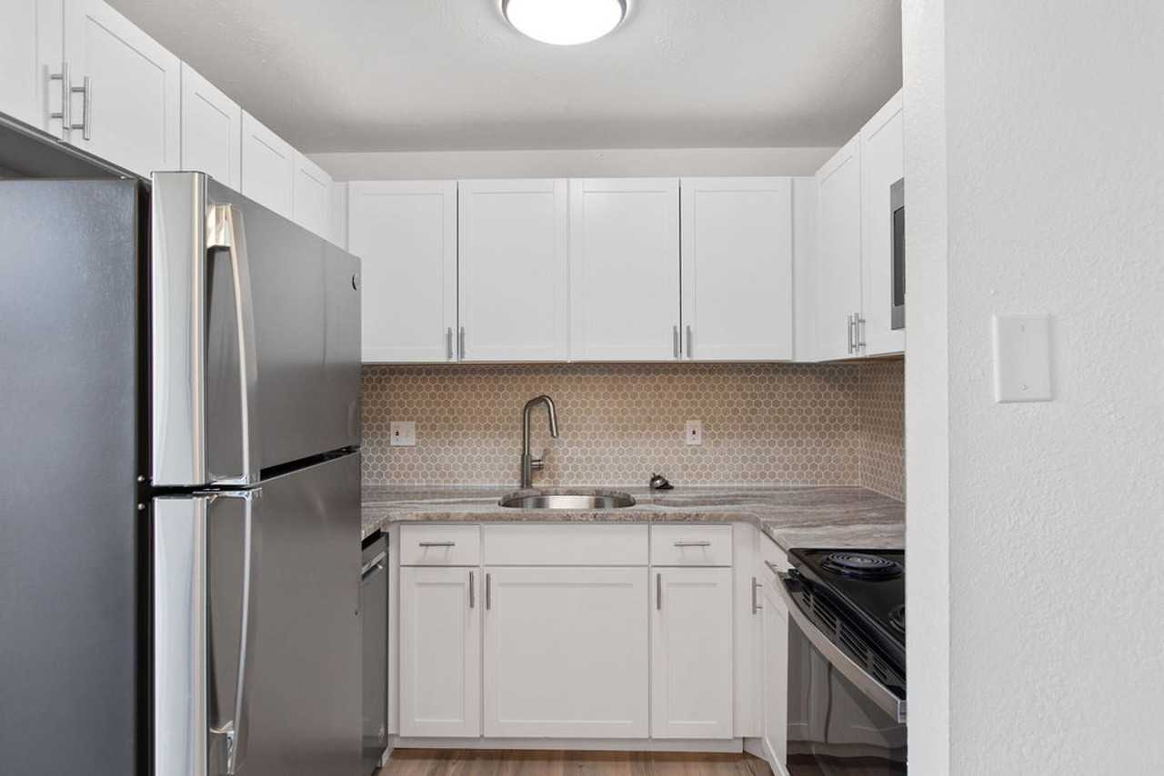 1024 E Swallow Rd - Photo 6 of 21