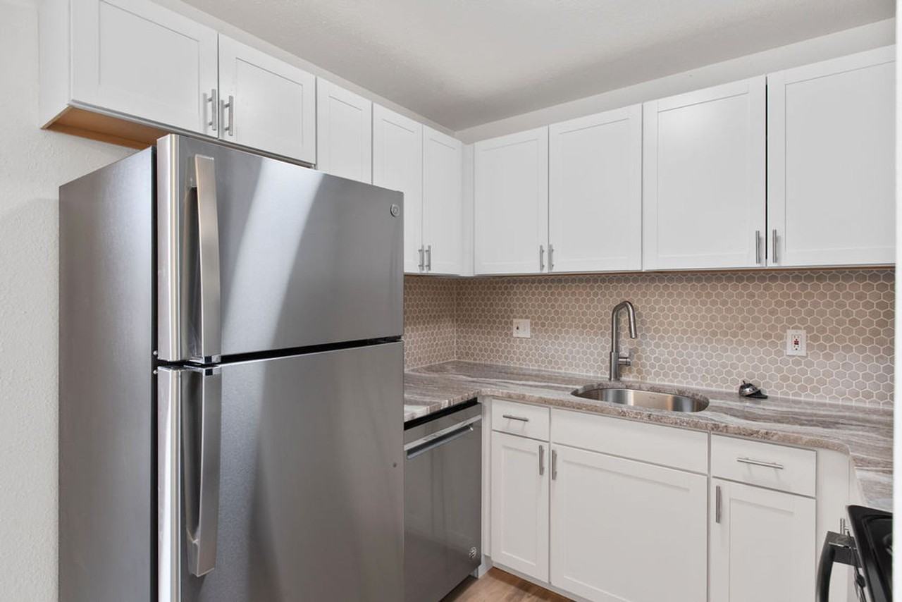 1024 E Swallow Rd - Photo 7 of 21