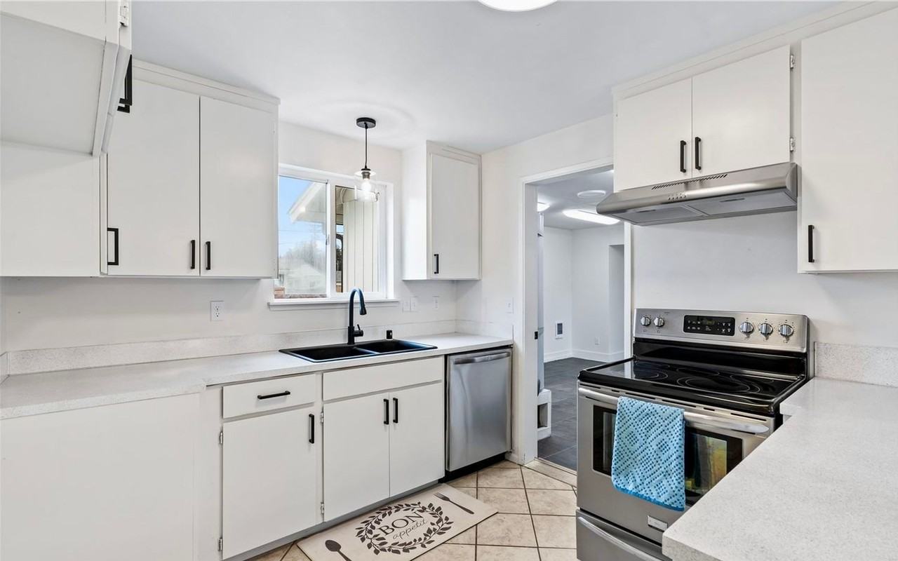 7245 S Prospect St - Photo 5 of 12