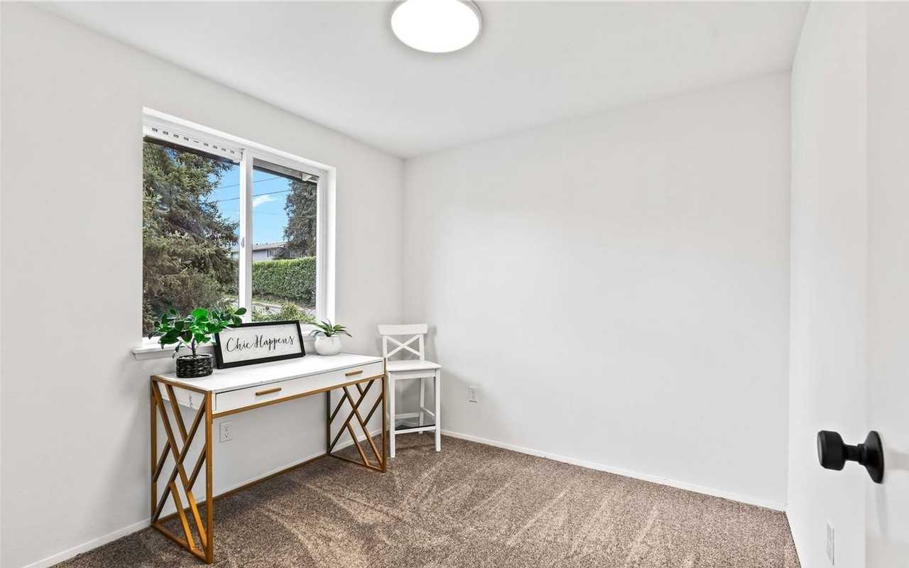 7245 S Prospect St - Photo 6 of 12